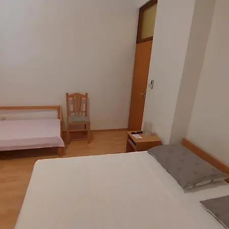 Gostinjska kuća Paula Starigrad Paklenica