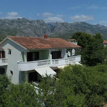 Paula 3* Starigrad Paklenica