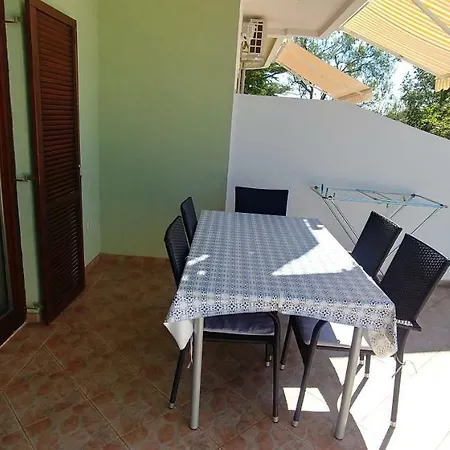 Gostinjska kuća Paula Starigrad Paklenica