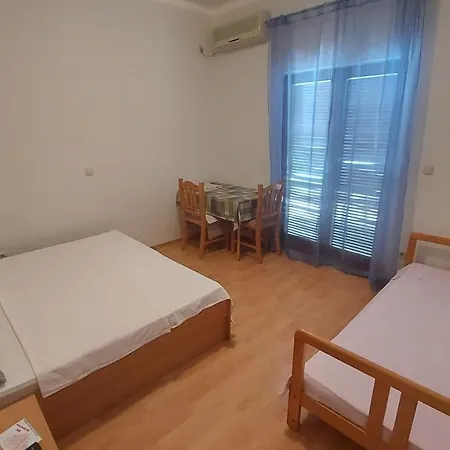 Paula 3* Starigrad Paklenica