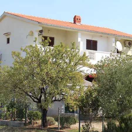Paula 3* Starigrad Paklenica